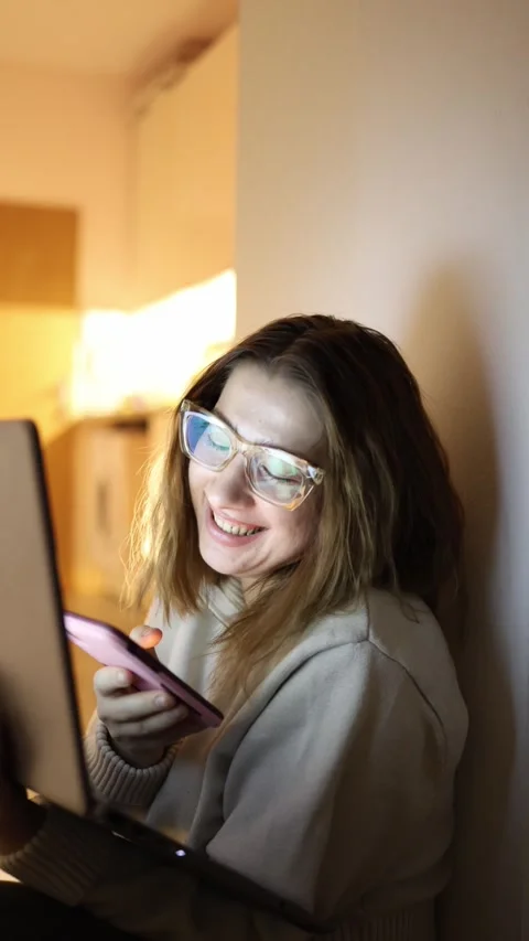 Phone distraction during studying and work Video stock 334053744
