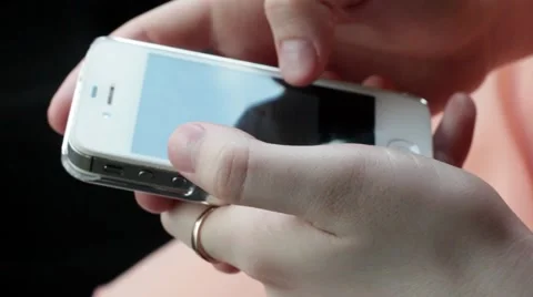 Phone in hands Vídeos de archivo 49959572