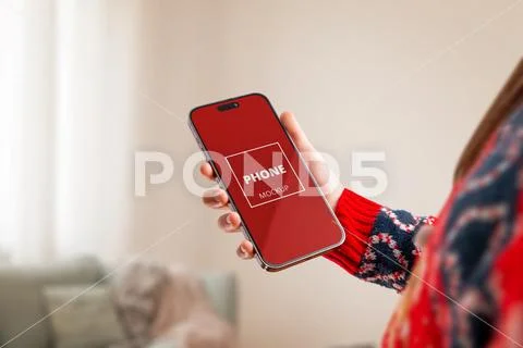 Phone mockup in girl hand Modello PSD