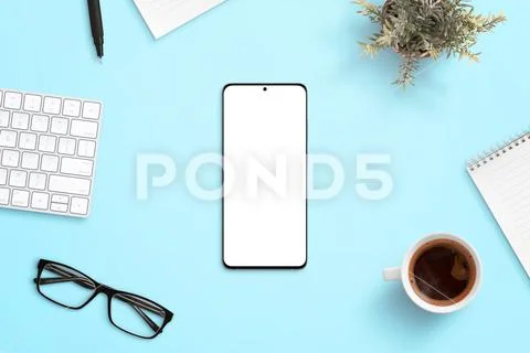 Phone mockup in horizontal position in woman hands. Purple abstract background PSD-Vorlage