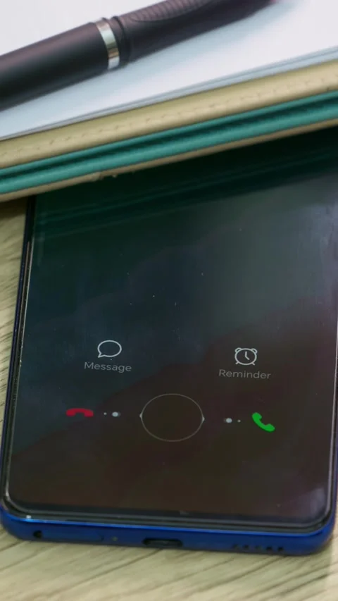Phone ringing with no one answering. Missed incoming call on a mobile phone. Stock-Footage 332318361