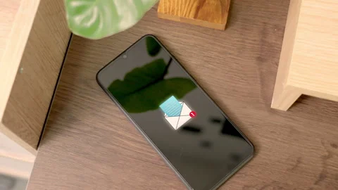The phone screen is full of notifications from chat messages and inbox.And there Vídeo Stock 348000482