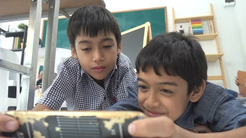 Phone3 Stockbeeldmateriaal 105837849