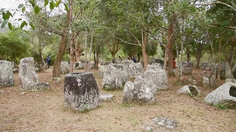 Phonsavan, Laos - 12 th january, 2024: The Plain of Jars site 3. Laos fores.. Vidéo 280072053