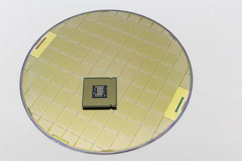 Photo of a Computer Chip CPU put on silicon wafer with microchip Foto stock