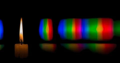 Photo diffraction light candles on the phase grating Foto stock