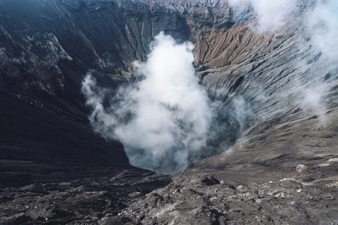 Photo of smoke volcano crater on Java island Foto stock