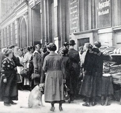  Photograph of a typical queue outside of a shop during food shortages in ... Stock Photos