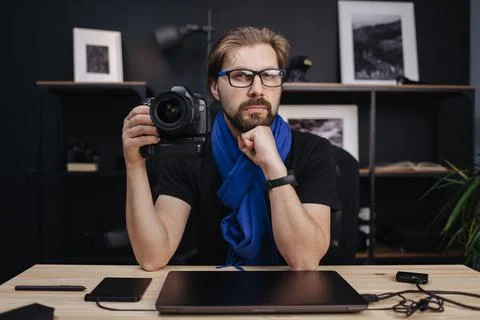Photographer with camera at workplace Stock-Fotos