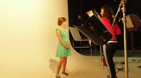 Photographer give pose tips to the model.  Stock Footage 56680063