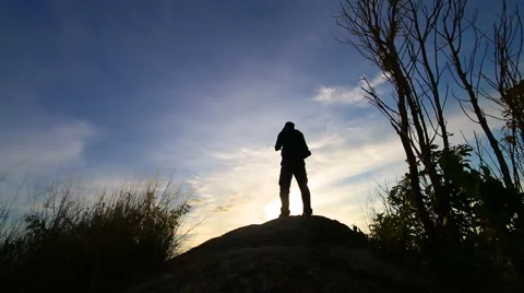 Photographer standing on the mountain 库存影片 55010963