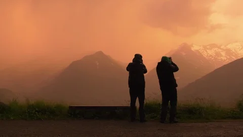 Photographers at dramatic sunset in the mountains 스톡 동영상 112439341