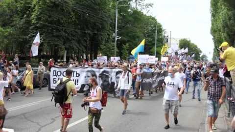 Photographers, observers - on the march, marching, progress, procession, parade. Stockbeeldmateriaal 134335925
