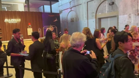 Photographers queue to get into a runway show 스톡 동영상 275630113