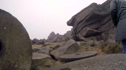 Photographing the Peak District rocks 動画素材 61328362