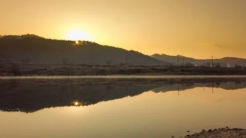 Photographing the riverside sunrise with hyperlapse. 스톡 동영상 122626684