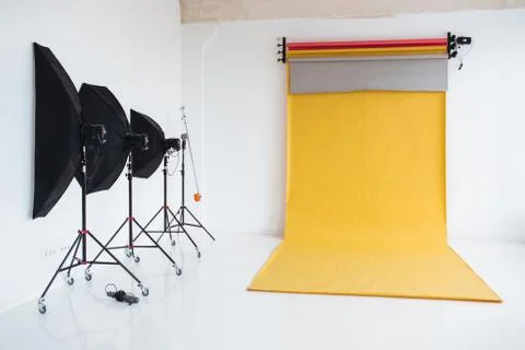 Photographing studio with light set up, modern lightning equipment for making Foto stock