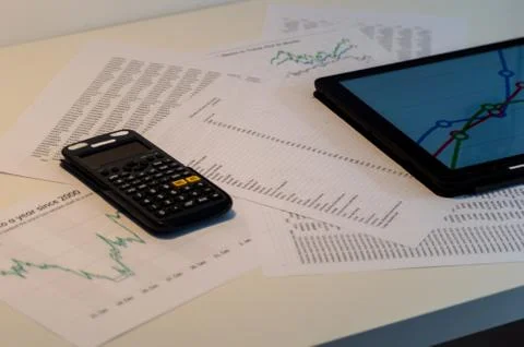 Photography of an office table with different objects. Foto stock