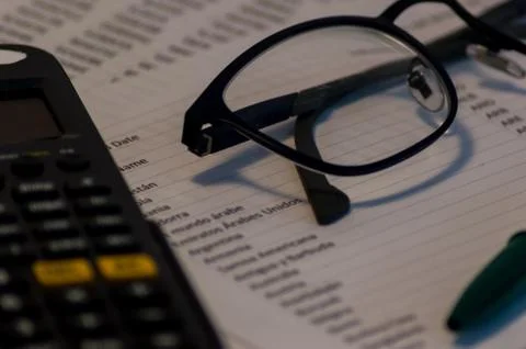 Photography of an office table with different objects. Foto stock