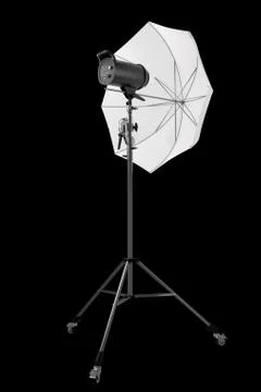 Photography studio lighting stand with flash and umbrella isolated on black Illustrazione stock