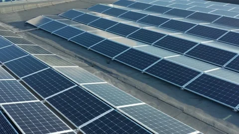 Photovoltaic solar panel array, close up drone aerial view. Sustainable Vídeo Stock 133350153