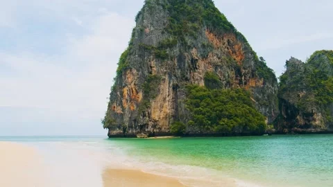 Phra Nang sandy beach with Ko Rang Nok rocky island with nobody, Railay Bay Stock Footage 280941559