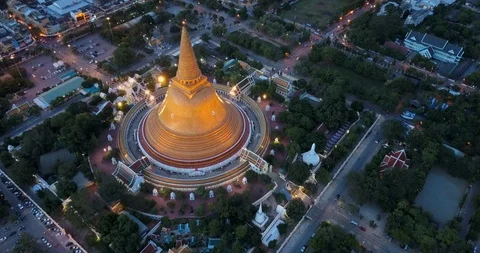 Phra Pathom Chedi at dusk, the world's tallest stupa in Thailand 스톡 동영상 90543069