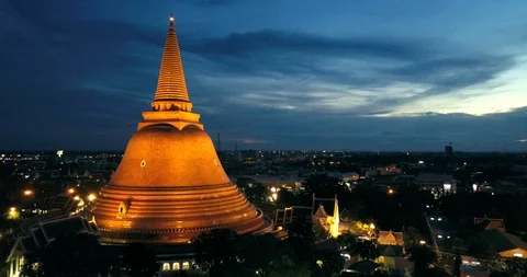 Phra Pathom Chedi at dusk, the world's tallest stupa in Thailand 스톡 동영상 90545598