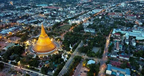 Phra Pathom Chedi at dusk, the world's tallest stupa in Thailand 動画素材 90546040