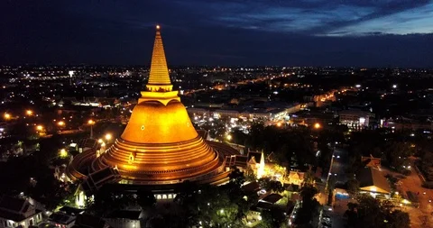 Phra Pathom Chedi at dusk, the world's tallest stupa in Thailand Stock-Footage 90546777