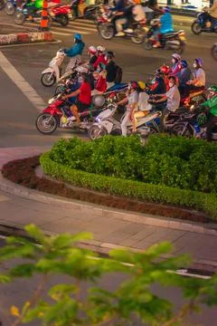 Phu Dong Six-Way Intersection in motion. This is a famous intersection in Cen Foto stock