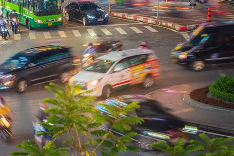 Phu Dong Six-Way Intersection in motion. This is a famous intersection in Cen Foto stock