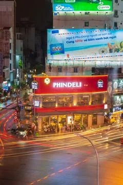 Phu Dong Six-Way Intersection in motion. This is a famous intersection in Cen Foto stock