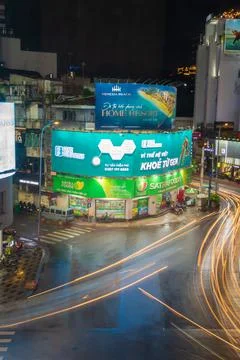 Phu Dong Six-Way Intersection in motion. This is a famous intersection in Cen Foto stock