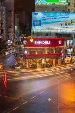 Phu Dong Six-Way Intersection in motion. This is a famous intersection in Cen Foto stock