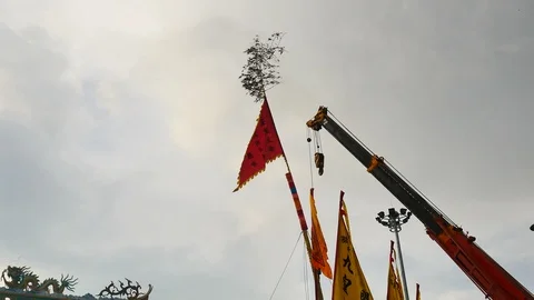 PHUKET, 08 OCT 2018 : The first day of the Vegetarian festival is raised by t Video stock 96142520
