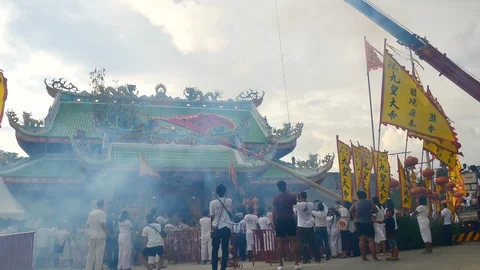 PHUKET, 08 OCT 2018 : The first day of the Vegetarian festival is raised by t Video stock 96143122