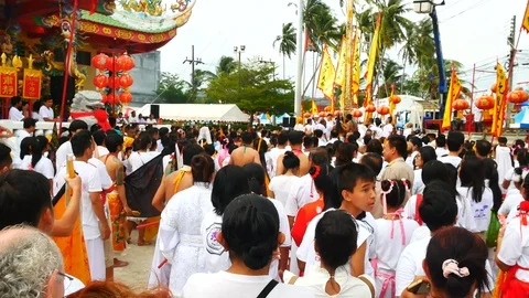 PHUKET, 08 OCT 2018 : The first day of the Vegetarian festival is raised by t Video stock 96144784