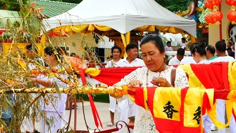 PHUKET, 08 OCT 2018 : The first day of the Vegetarian festival many  People a Video stock 96145750