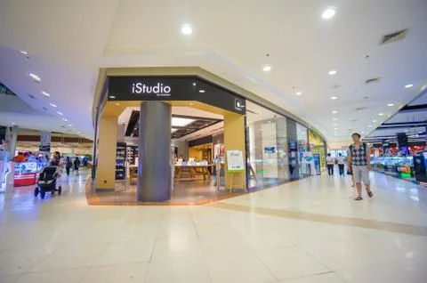 Phuket, 22 may 2014: first floor of central festival mall with computer store Stock Photos