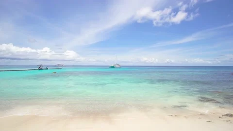 Phuket beach sea. Landscape view of beach sea in summer day. The Beach space. Vidéo 139230328