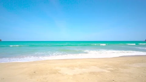 Phuket beach sea. Landscape view of beach sea in summer day. The Beach space. Vídeo Stock 139234130
