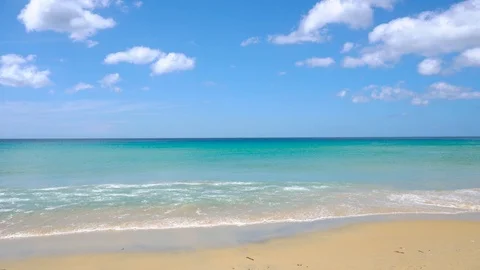 Phuket beach sea, View of beach sea on sun light in the summer. At Karon Beach, Vídeo Stock 124640978