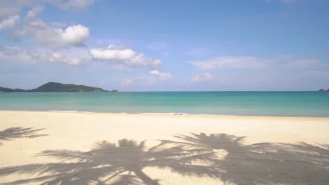 Phuket beach sea, View of beach sea on sun light in the summer. At Karon Beach,  Vídeo Stock 139036091