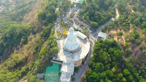 Phuket Big Buddha view from above. Large statue of a sitting Buddha at the top Vídeo Stock 150763933