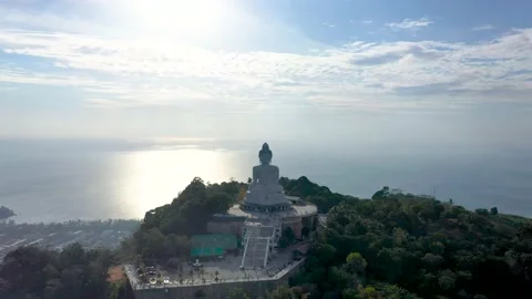 Phuket Big Buddha view from above. Large statue of a sitting Buddha at the top 库存影片 150766049