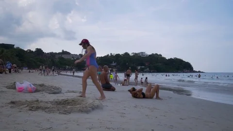PHUKET, THAILAND December 15, 2017:Hyperlapse of people exerciseing on the beach Video stock 83569338