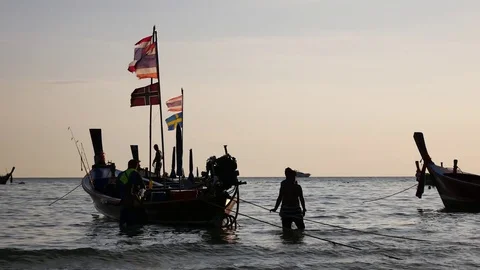 Phuket , THAILAND MAR 2017 - 10 : The way of life of the fishermen in Thail.. Vídeo Stock 73617448