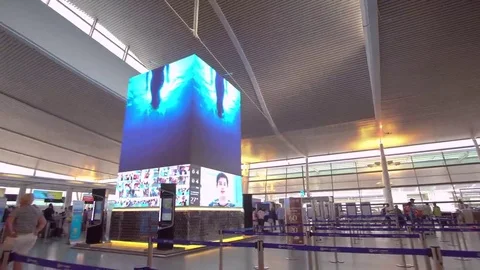 PHUKET, THAILAND - Passengers wait at the check in queue in departure Video stock 69245529