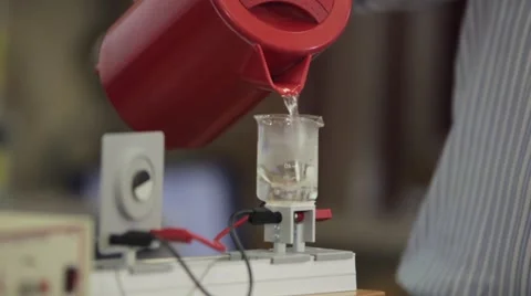 Physical experiment Vídeos de archivo 51836239